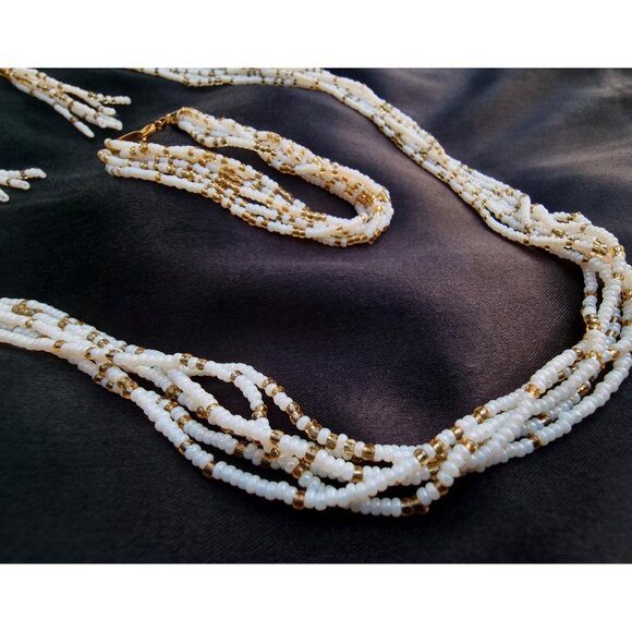 Vintage 1950s-1960s CROWN TRIFARI Signed Multi Stranded Micro Glass Beads White - Picture 5 of 5